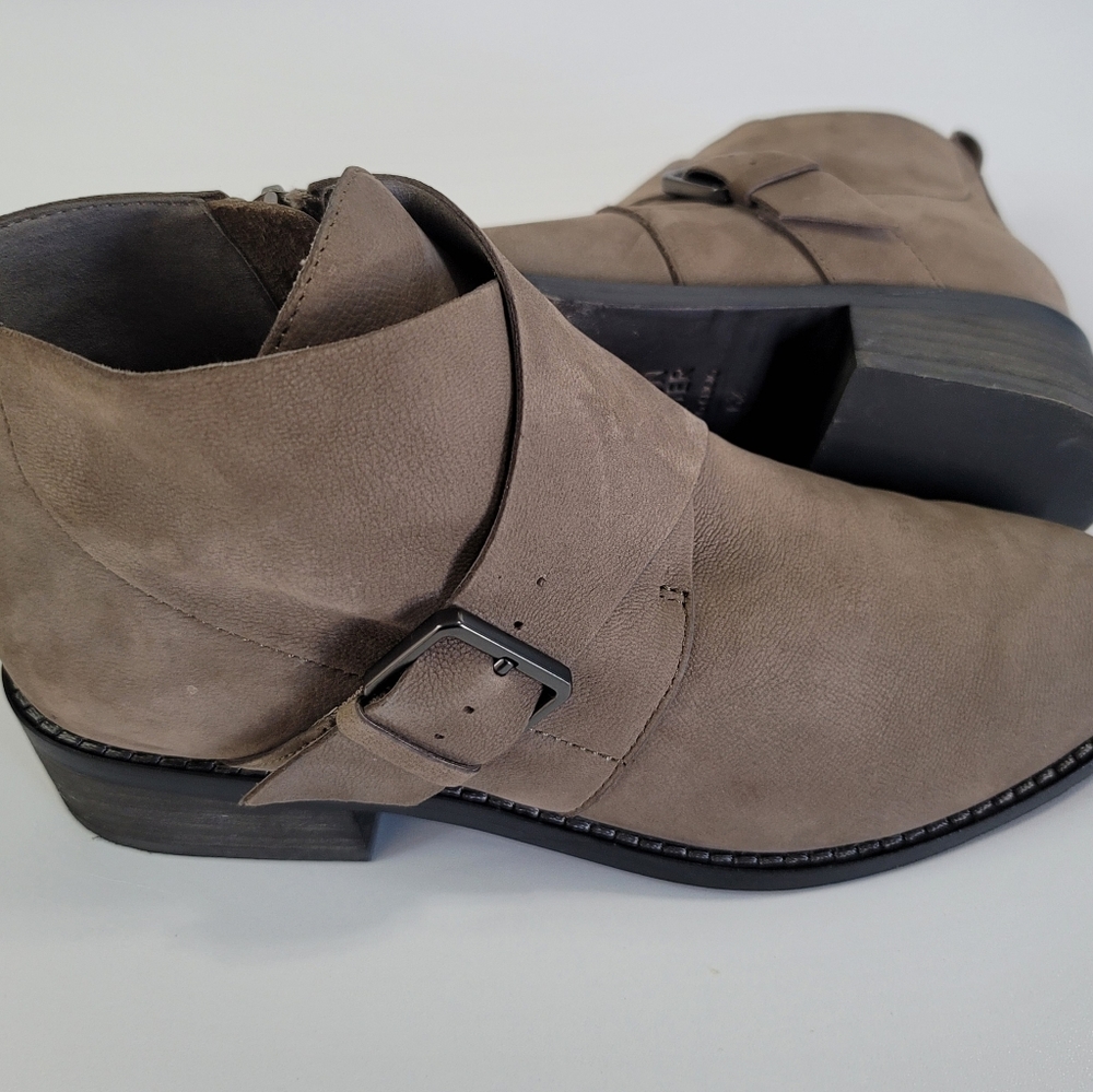 Eileen Fisher Nubuck Leather Vero Cuoio Ankle Wedge Boots Booties Sz 6.5
